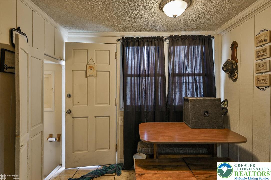 518 North New Street Property Photo 16