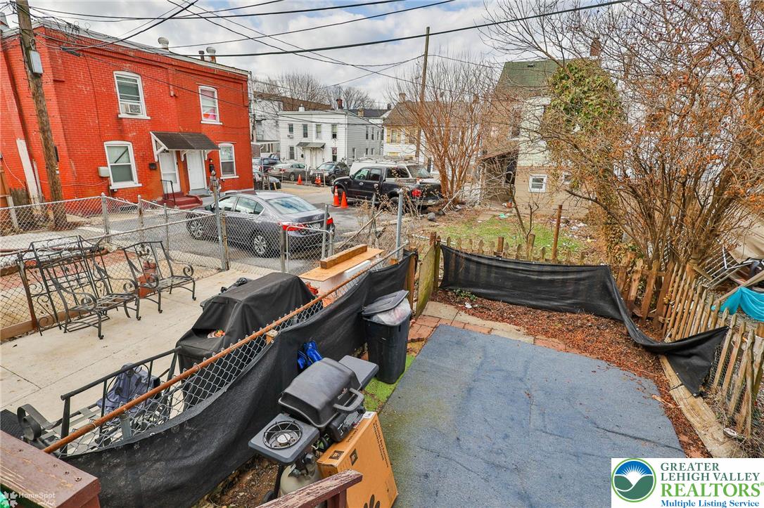 518 North New Street Property Photo 22
