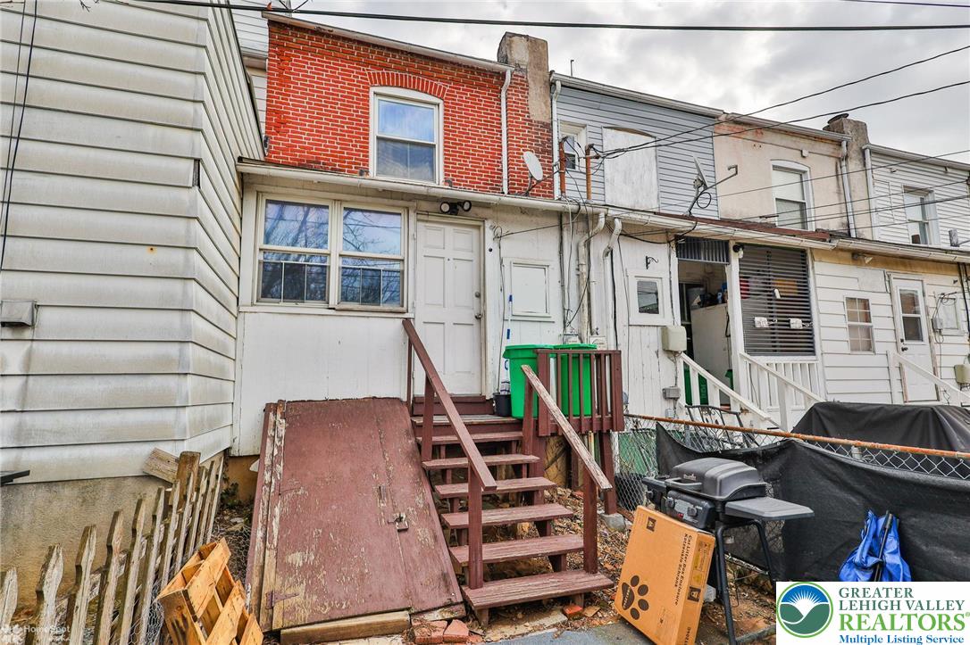 518 North New Street Property Photo 23