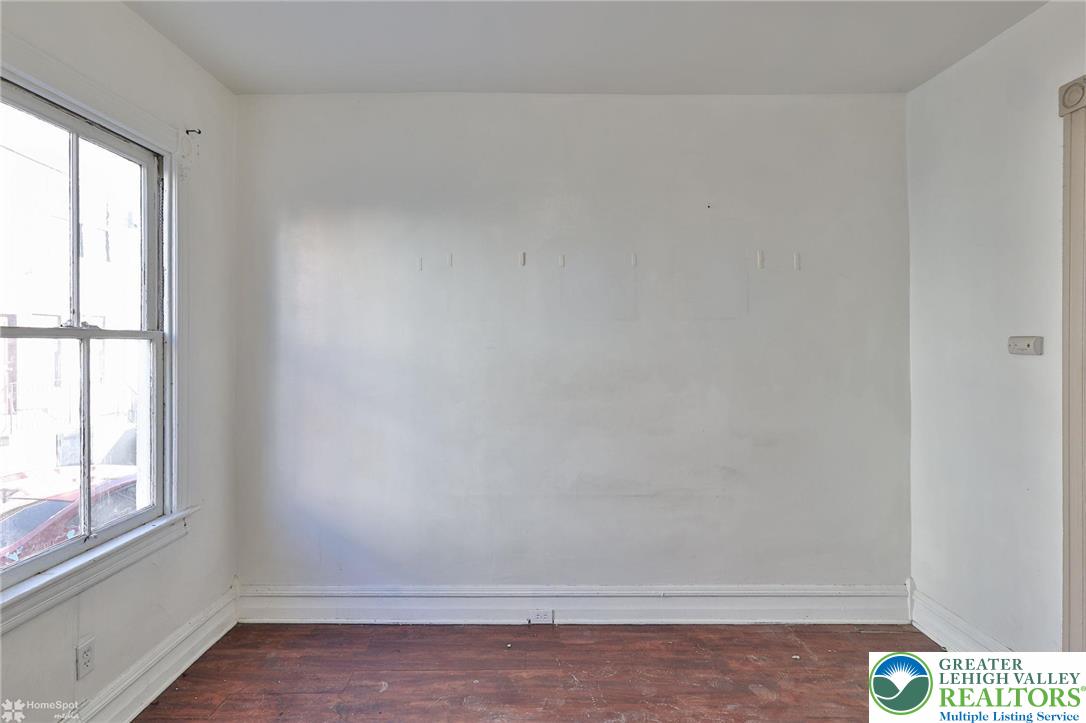 934 West Pine Street Property Photo 4