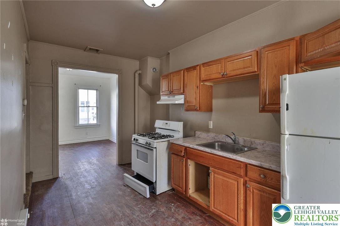 934 West Pine Street Property Photo 8