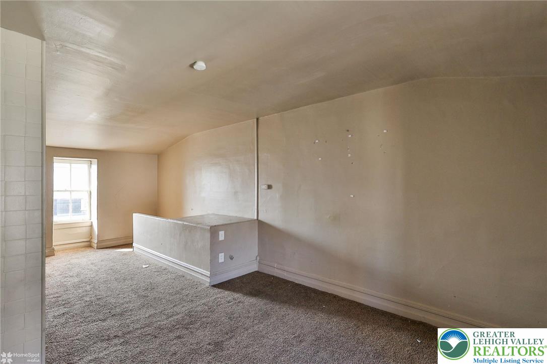 934 West Pine Street Property Photo 27