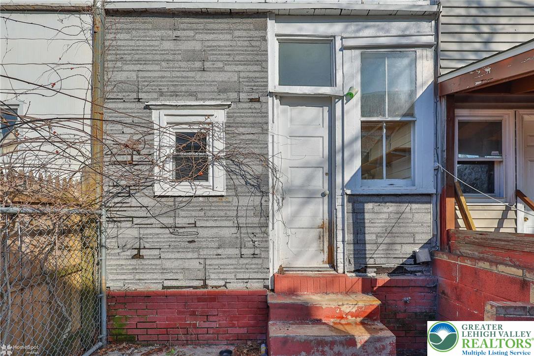 934 West Pine Street Property Photo 32