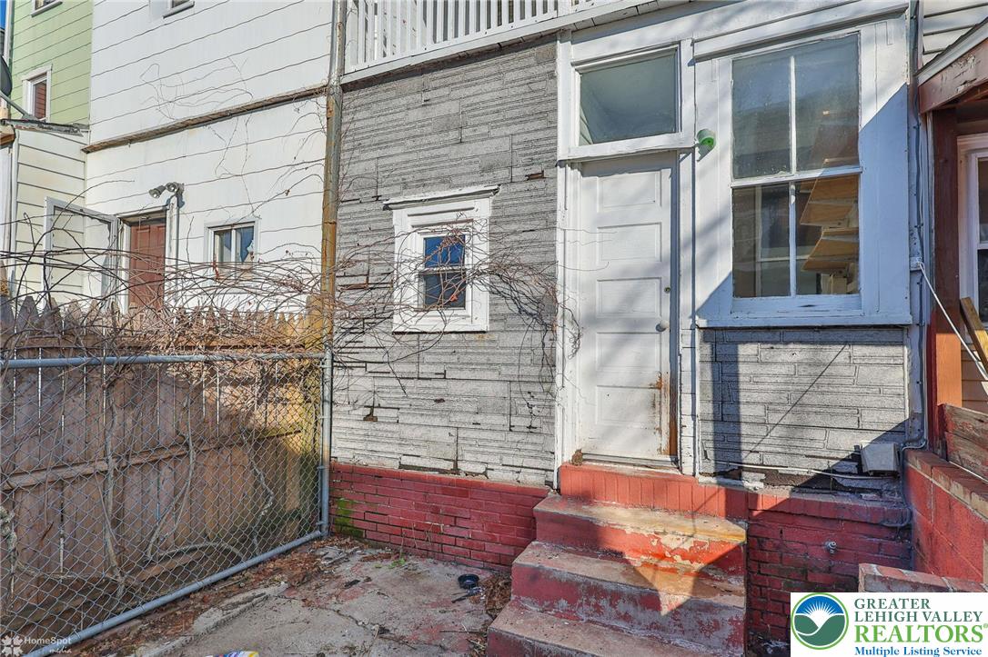 934 West Pine Street Property Photo 33