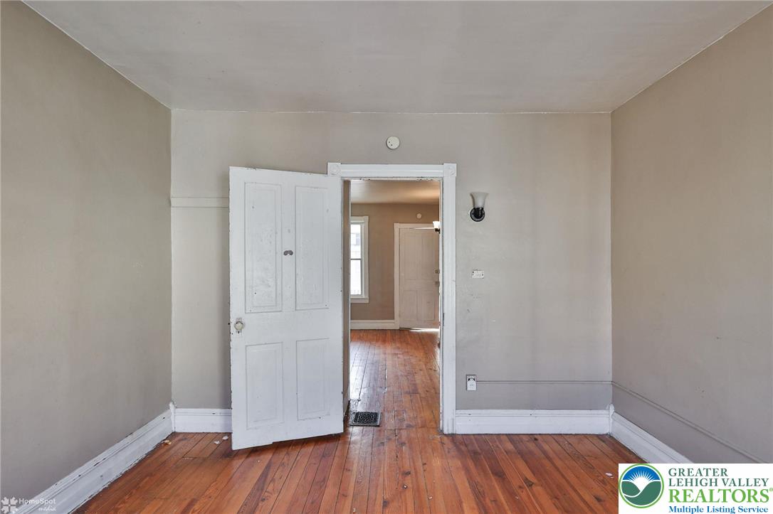 934 West Pine Street Property Photo 36