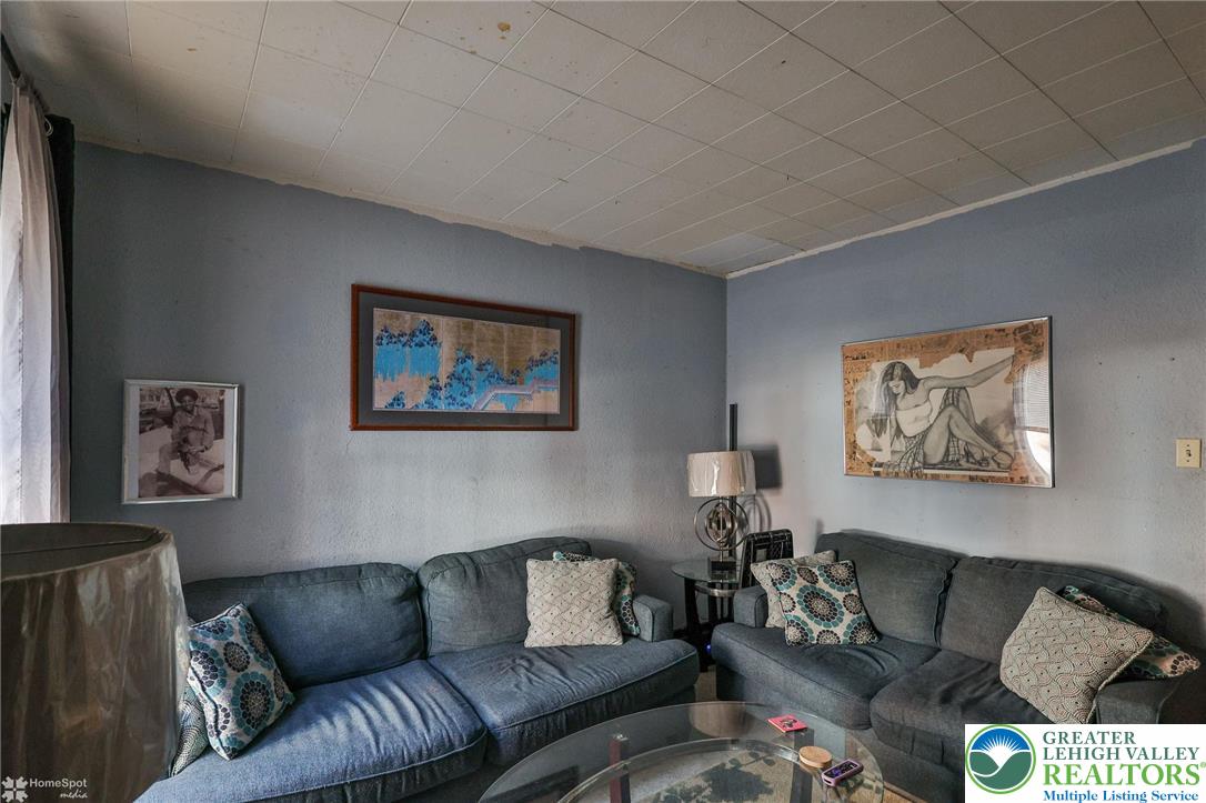 938 North Street Property Photo 4