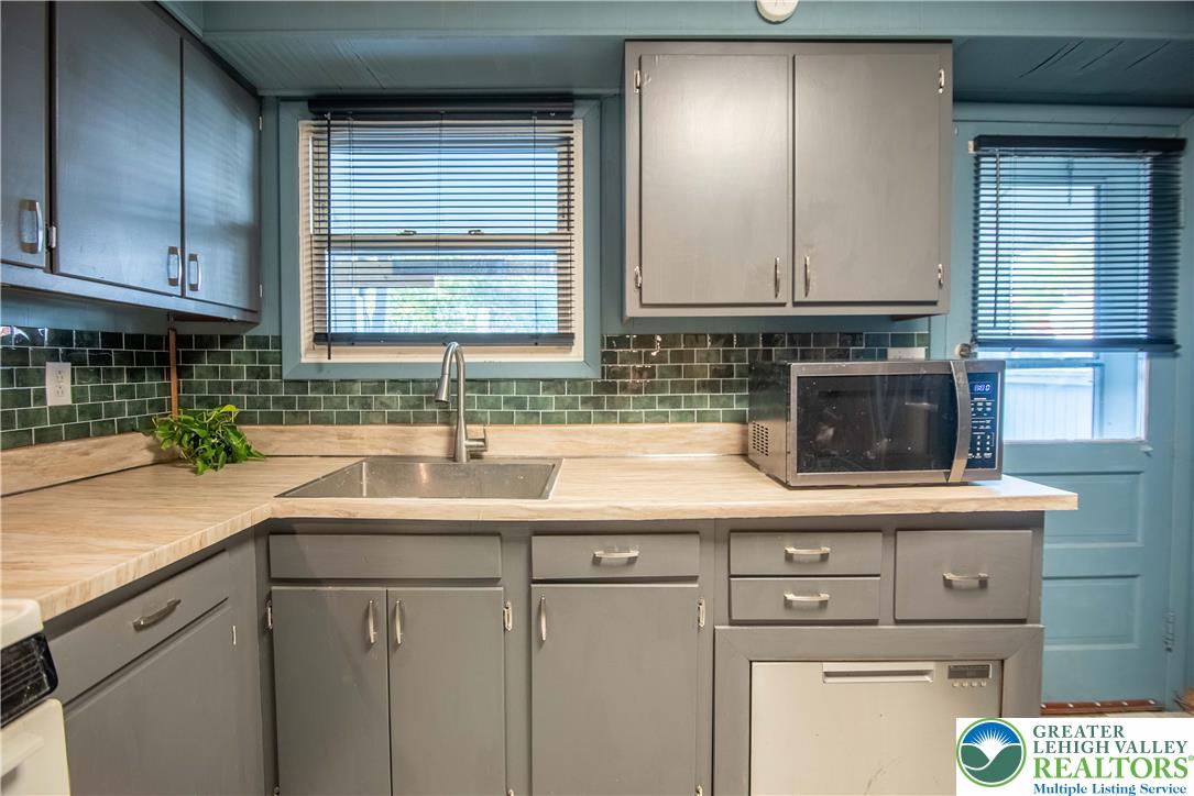 1940 Glendale Avenue Property Photo 9