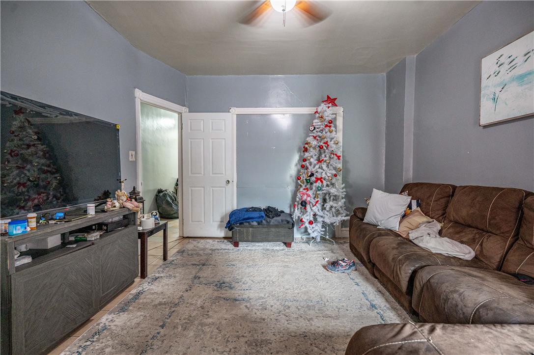 1138 West Maple Street Property Photo 5