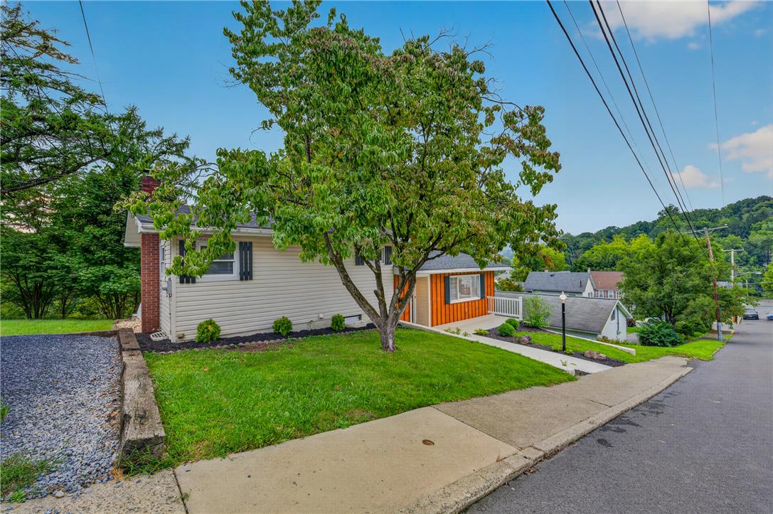 636 Snyder Street Property Photo 5