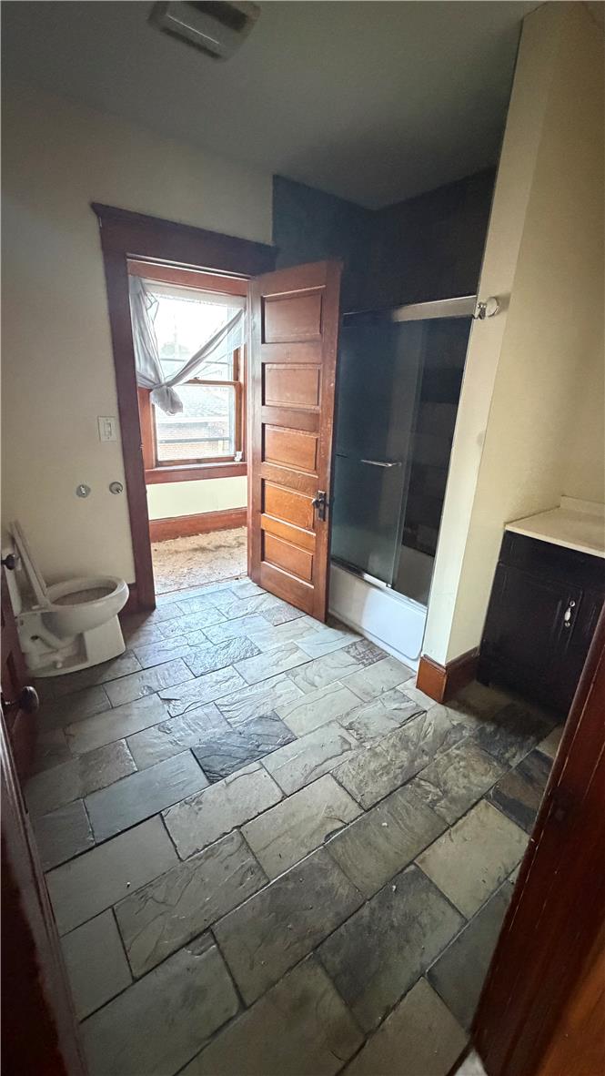 263 Lincoln Street Property Photo 12