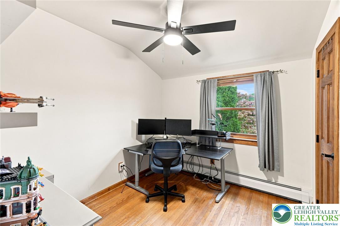 230 Pine Street Property Photo 15