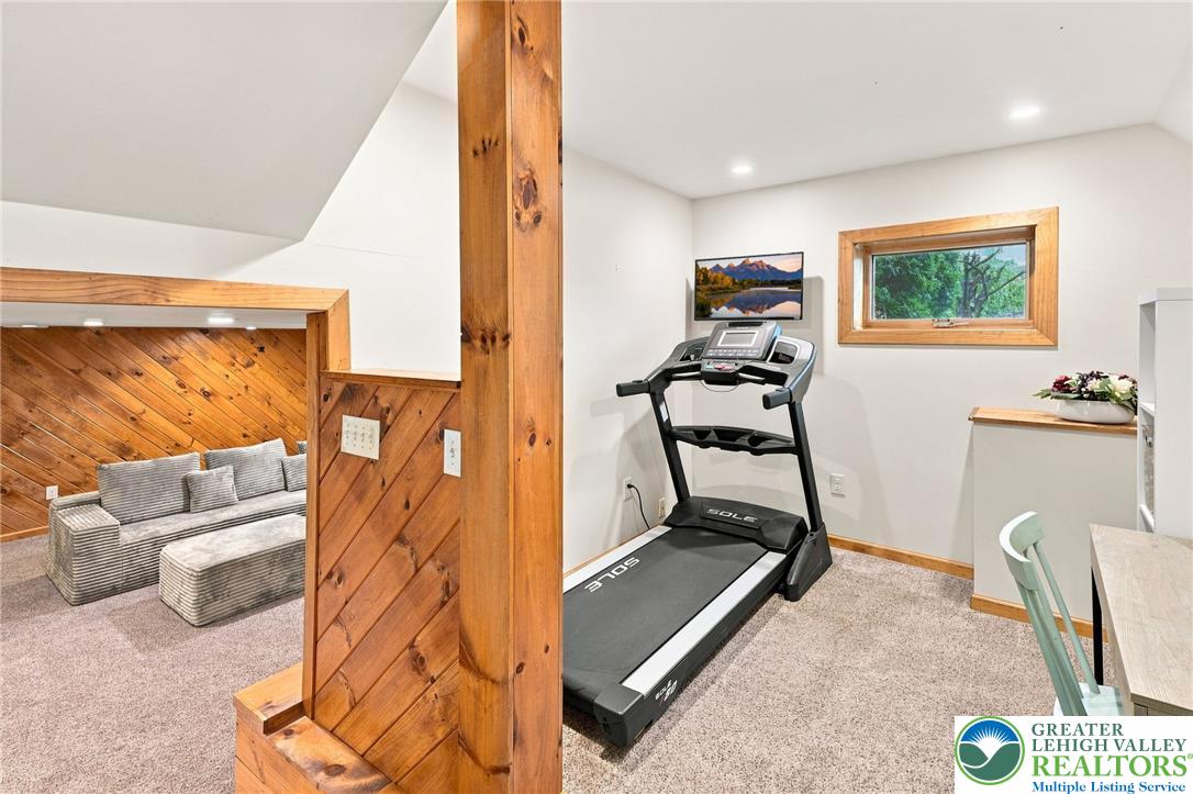 230 Pine Street Property Photo 16