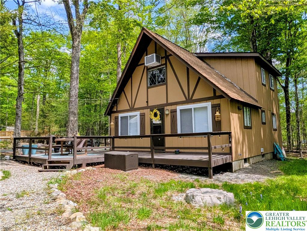 136 Tomhickon Trail Property Photo 3