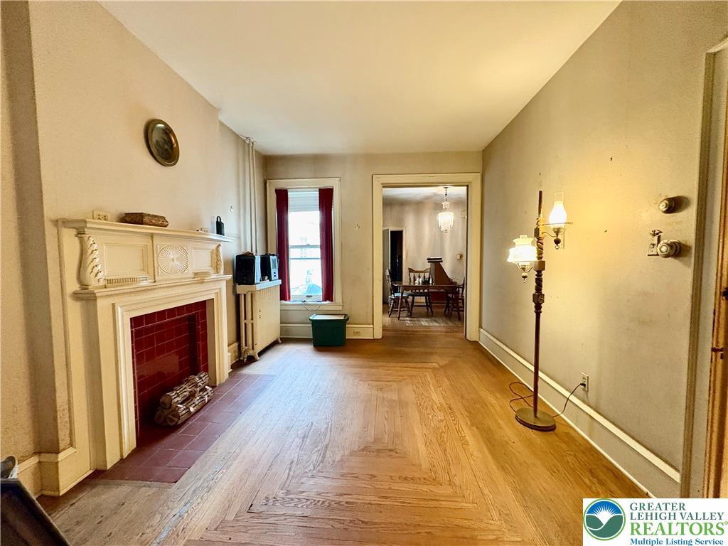 1633 West Linden Street Property Photo 3