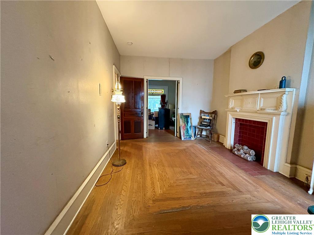1633 West Linden Street Property Photo 4
