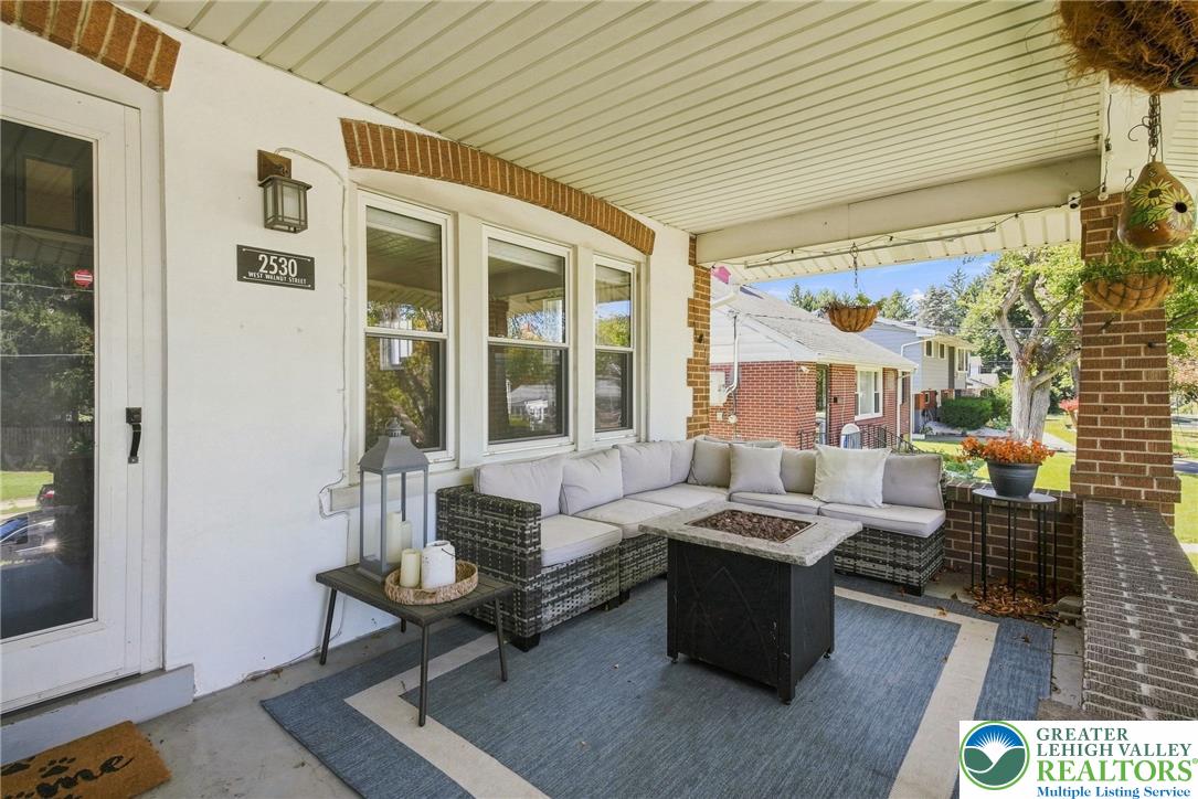2530 Walnut Street Property Photo 4