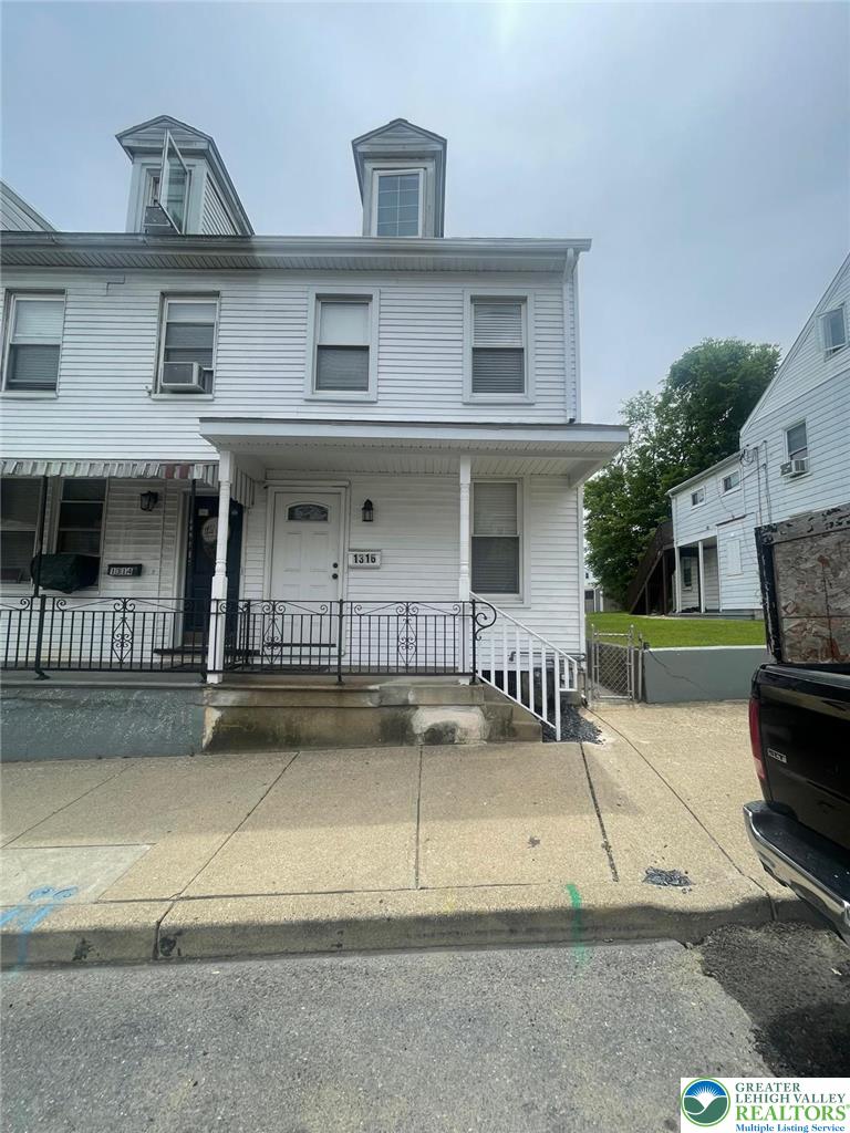 1316 Ferry Street Property Photo 2