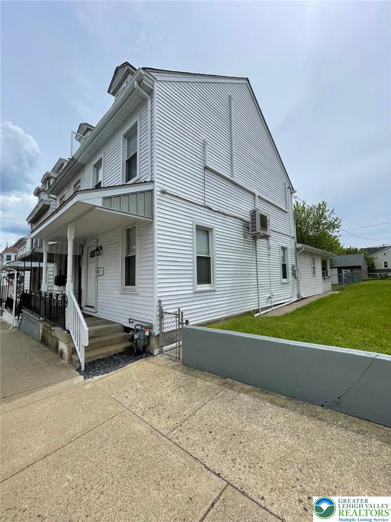 1316 Ferry Street Property Photo 3