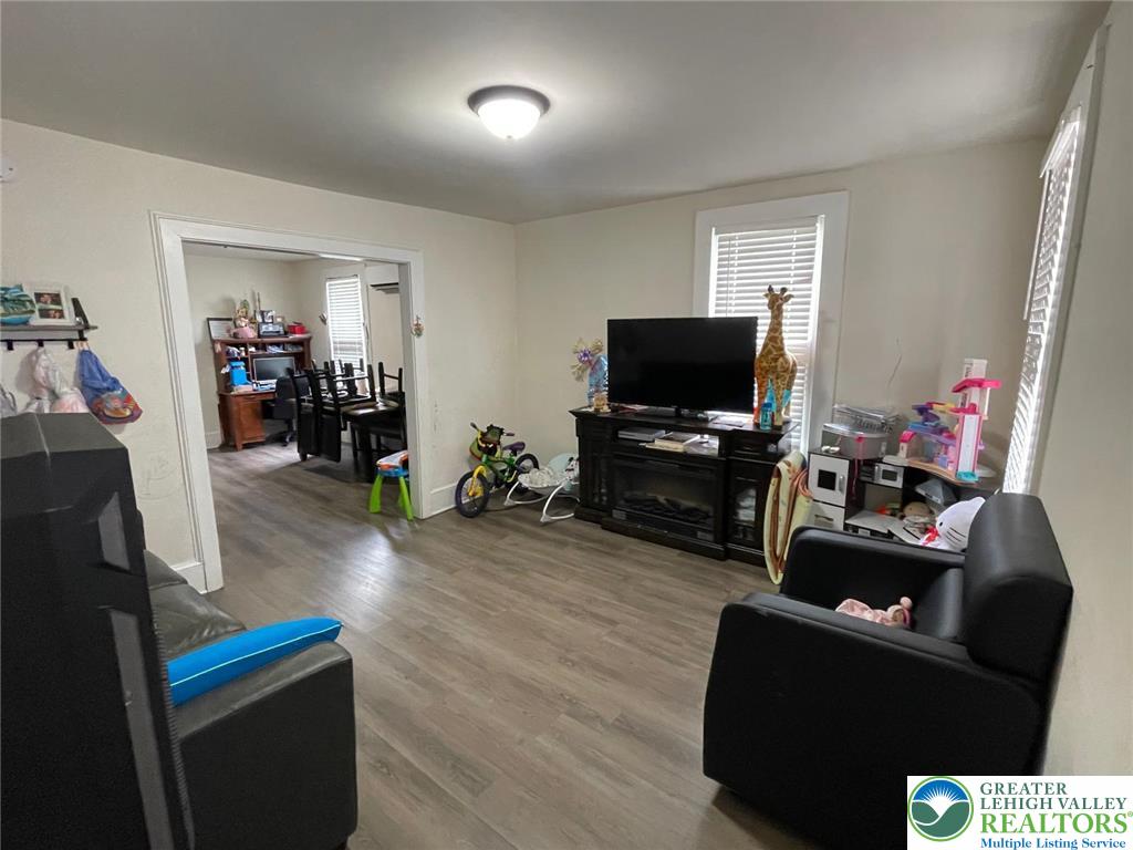 1316 Ferry Street Property Photo 4