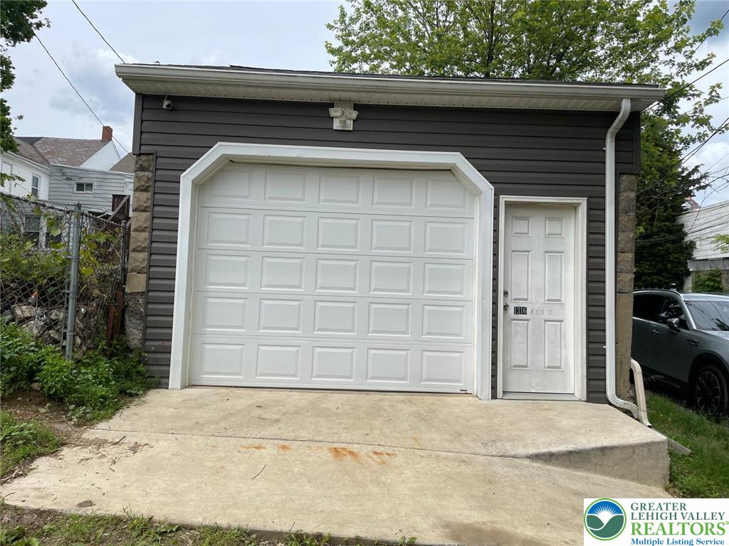 1316 Ferry Street Property Photo 23