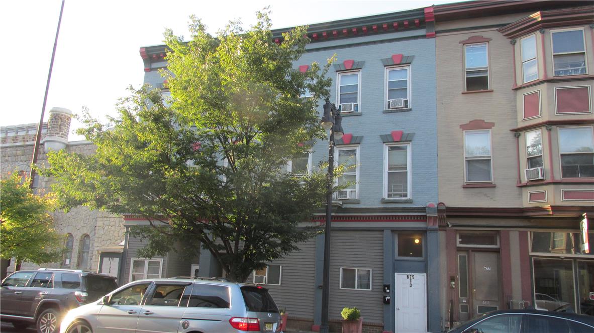 679 Northampton Street Property Photo 4