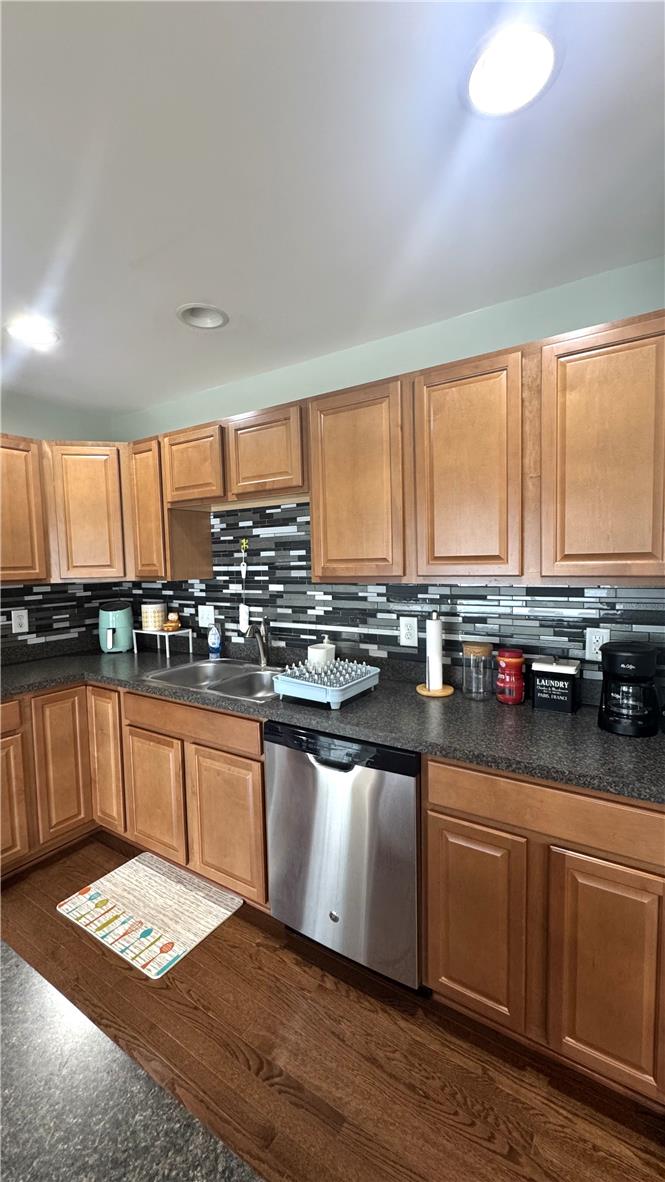 3518 Penfield Way Property Photo 8