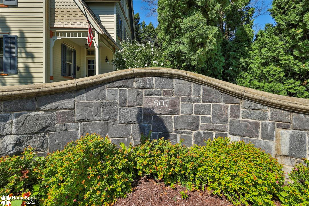 507 East Station Avenue Property Photo 8