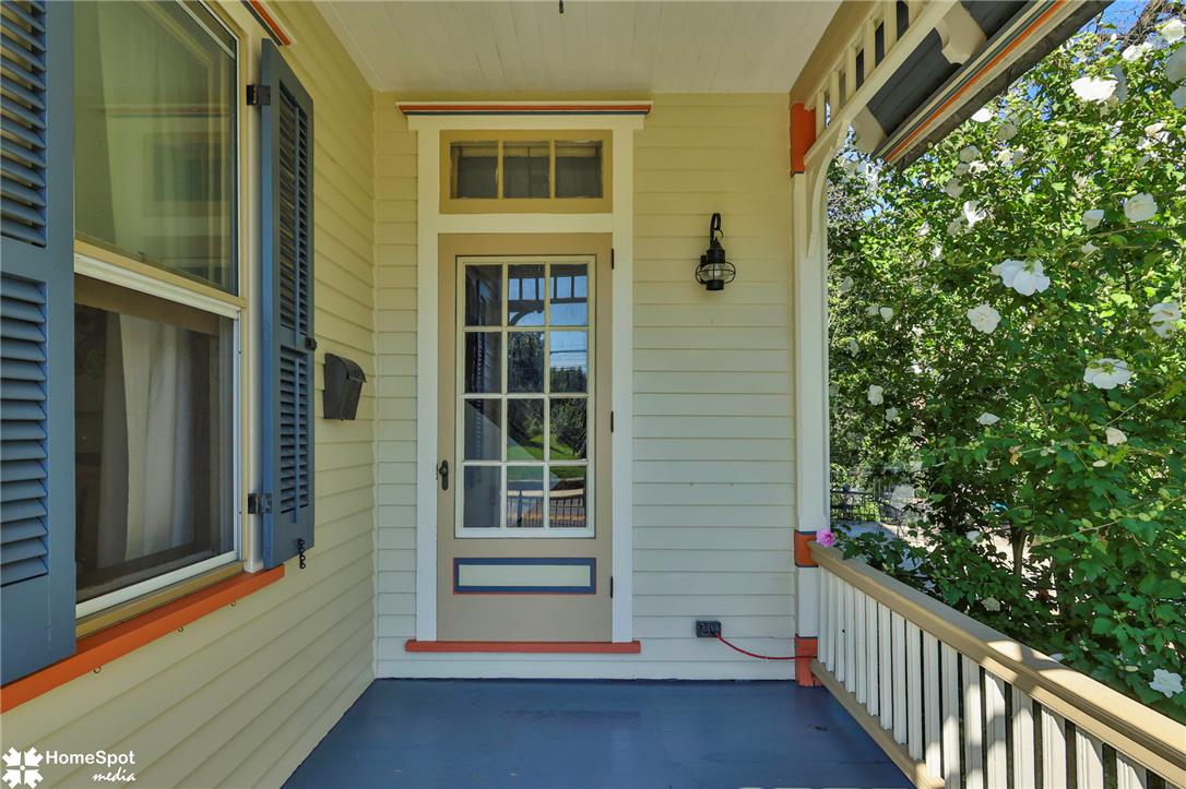 507 East Station Avenue Property Photo 9