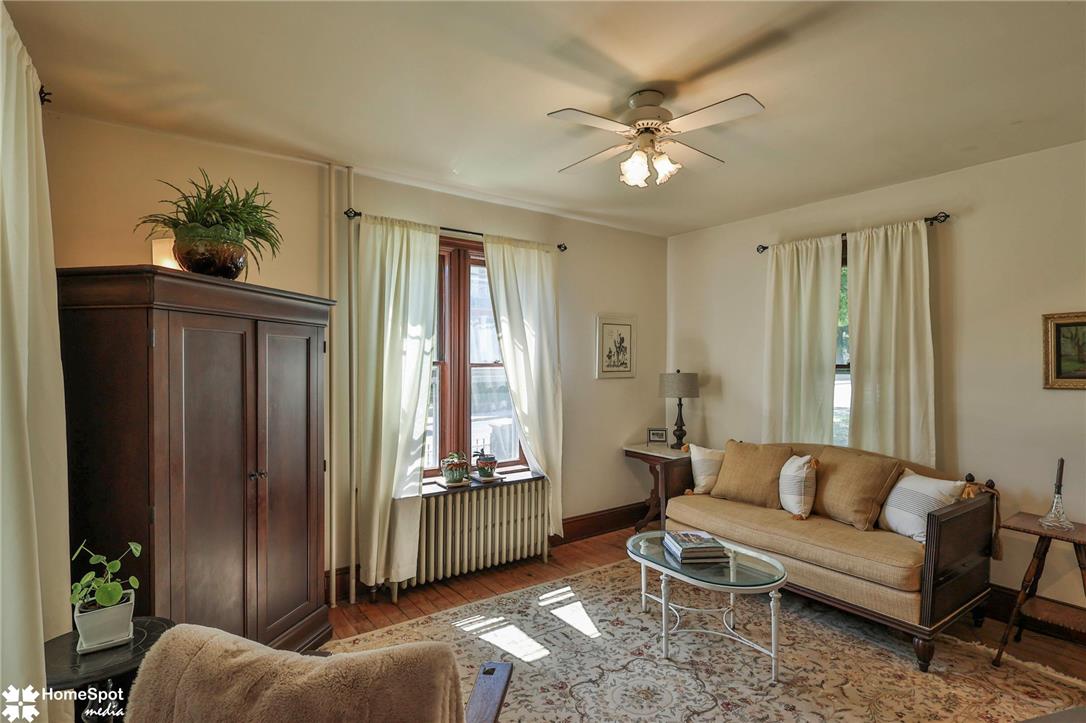 507 East Station Avenue Property Photo 13