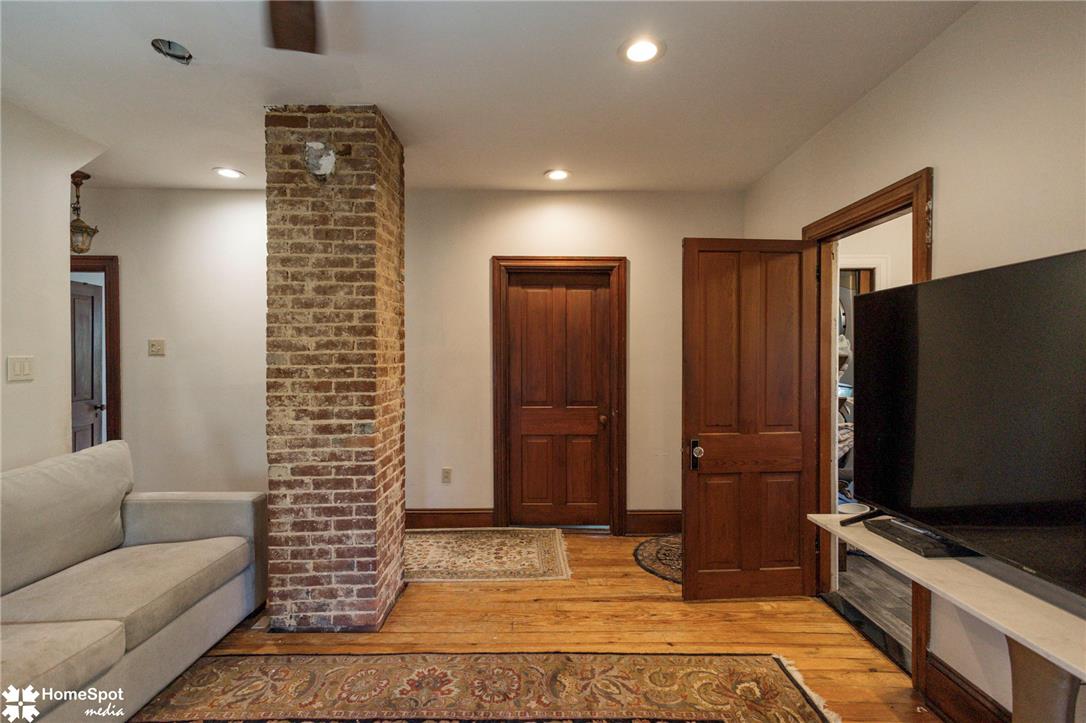 507 East Station Avenue Property Photo 34