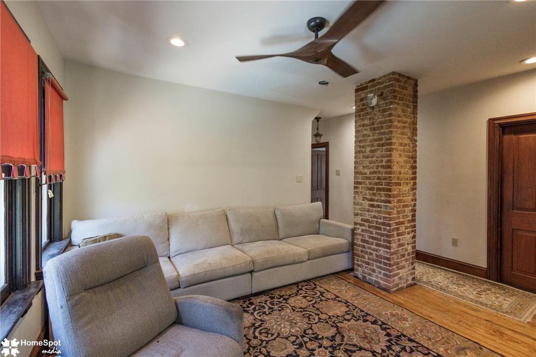 507 East Station Avenue Property Photo 35