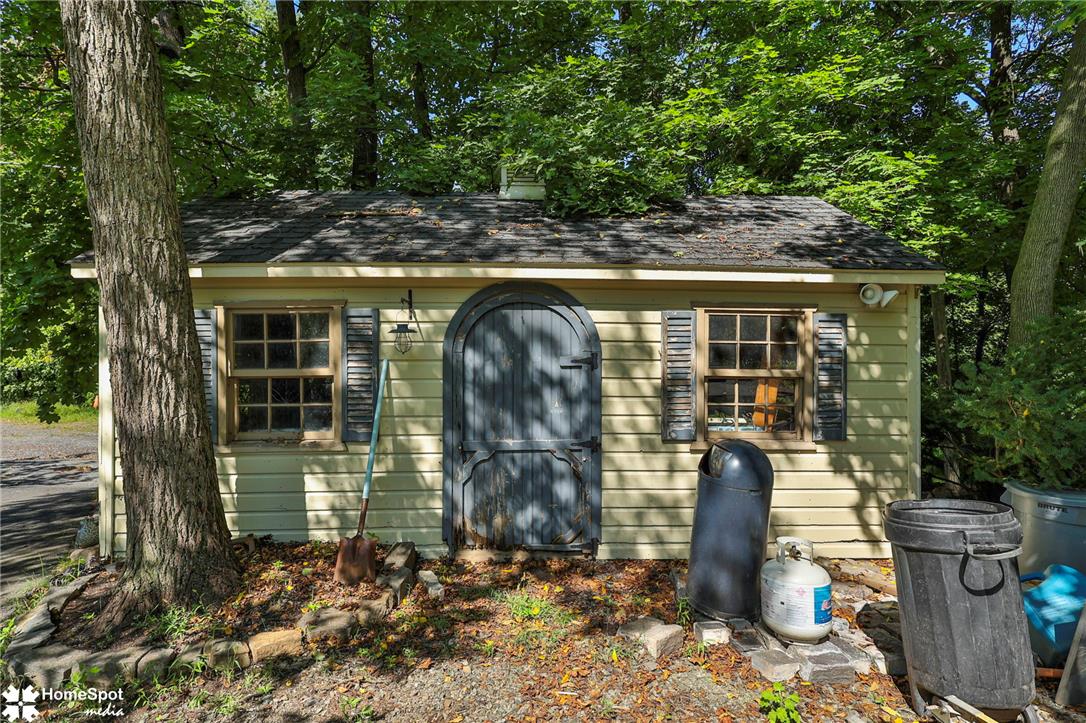 507 East Station Avenue Property Photo 53