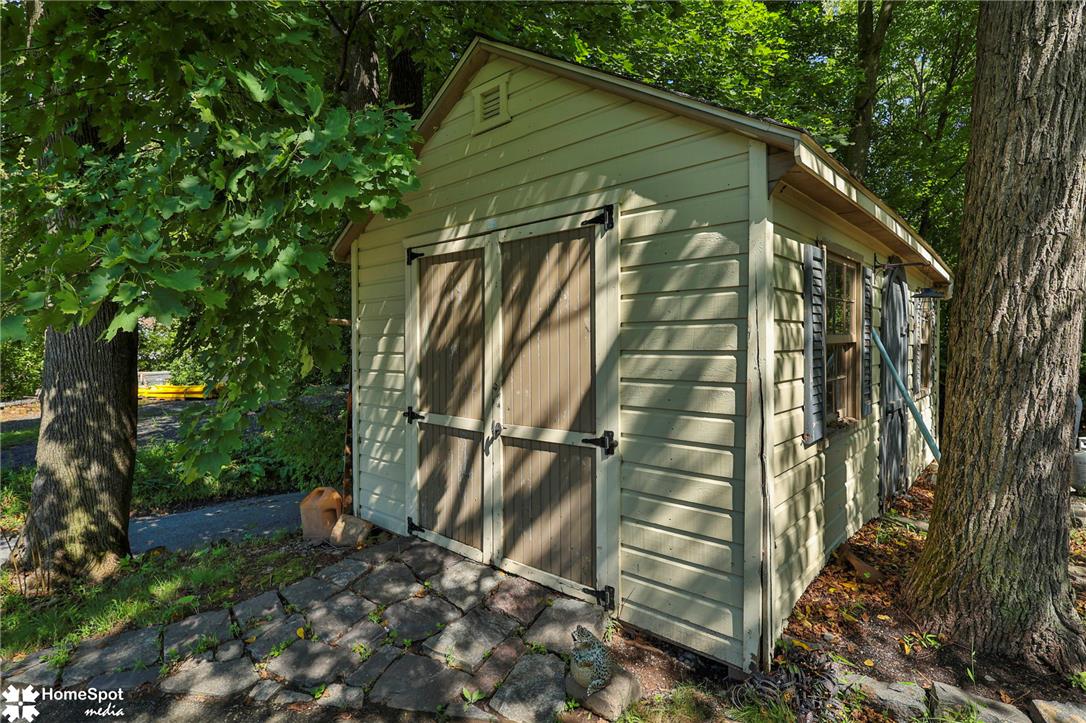 507 East Station Avenue Property Photo 54