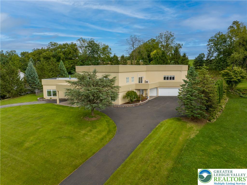 2224 Meadow Brook Drive Property Photo 1