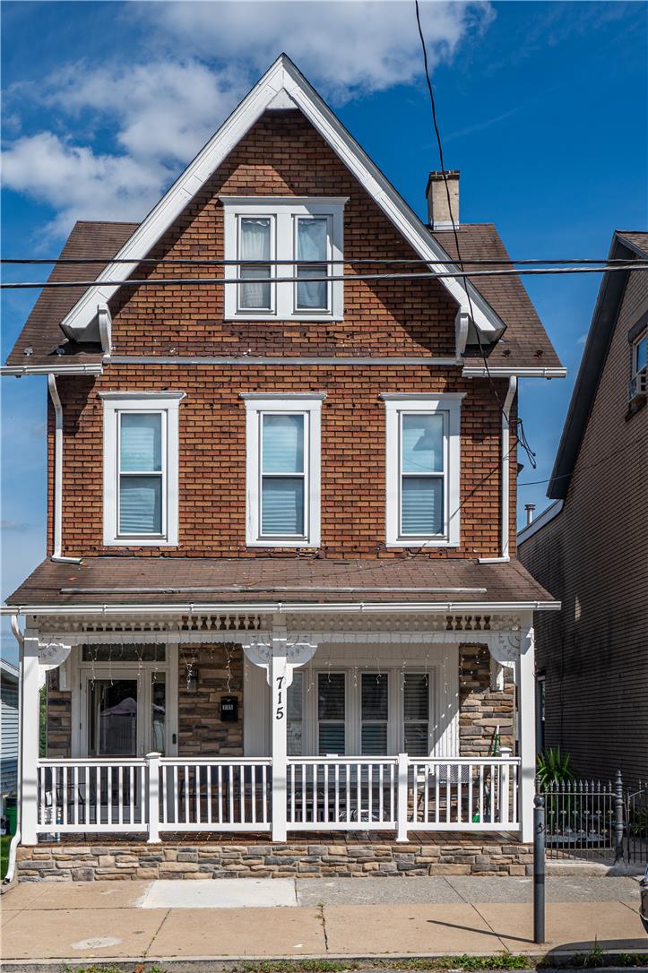 715 2nd Street Property Photo 1