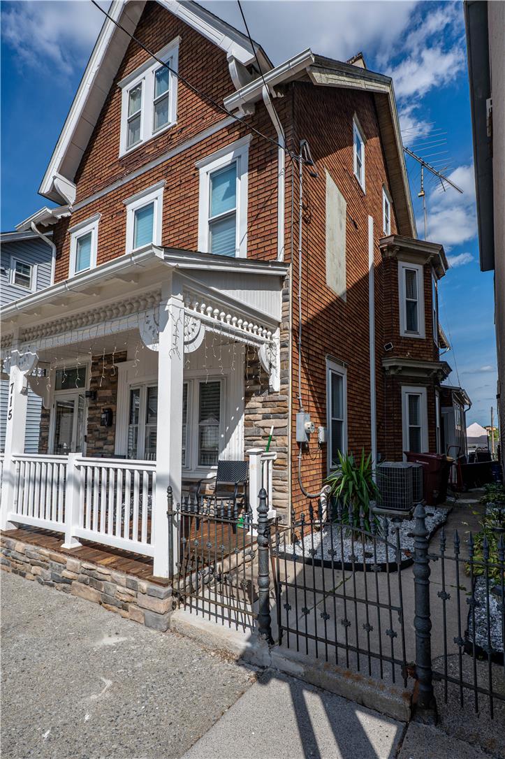715 2nd Street Property Photo 3