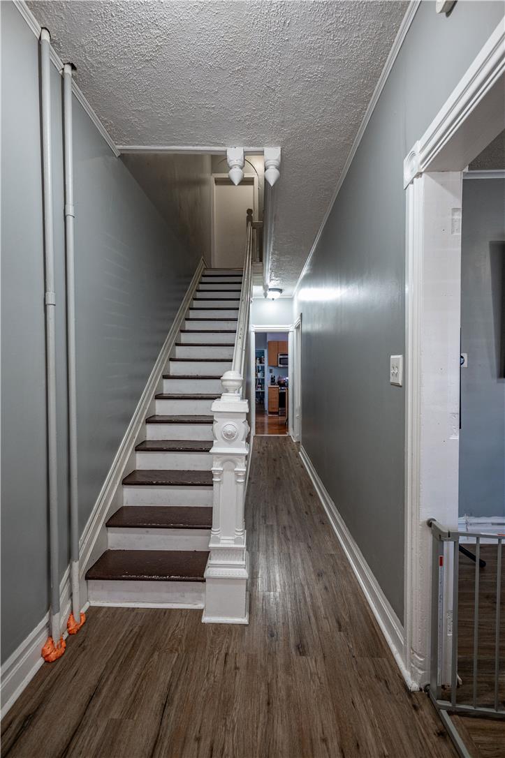 715 2nd Street Property Photo 4