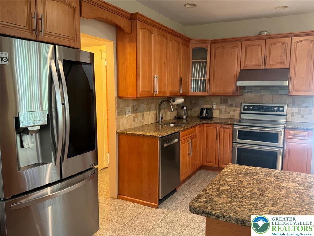 26 Center Ave Property Photo 5