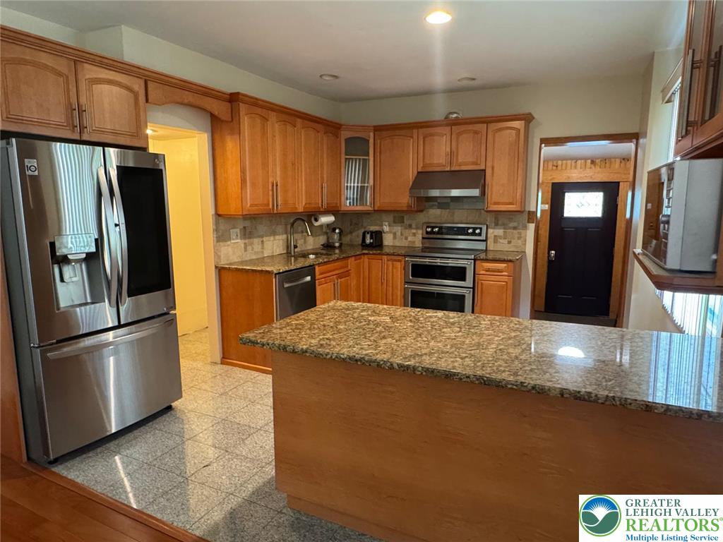 26 Center Ave Property Photo 6