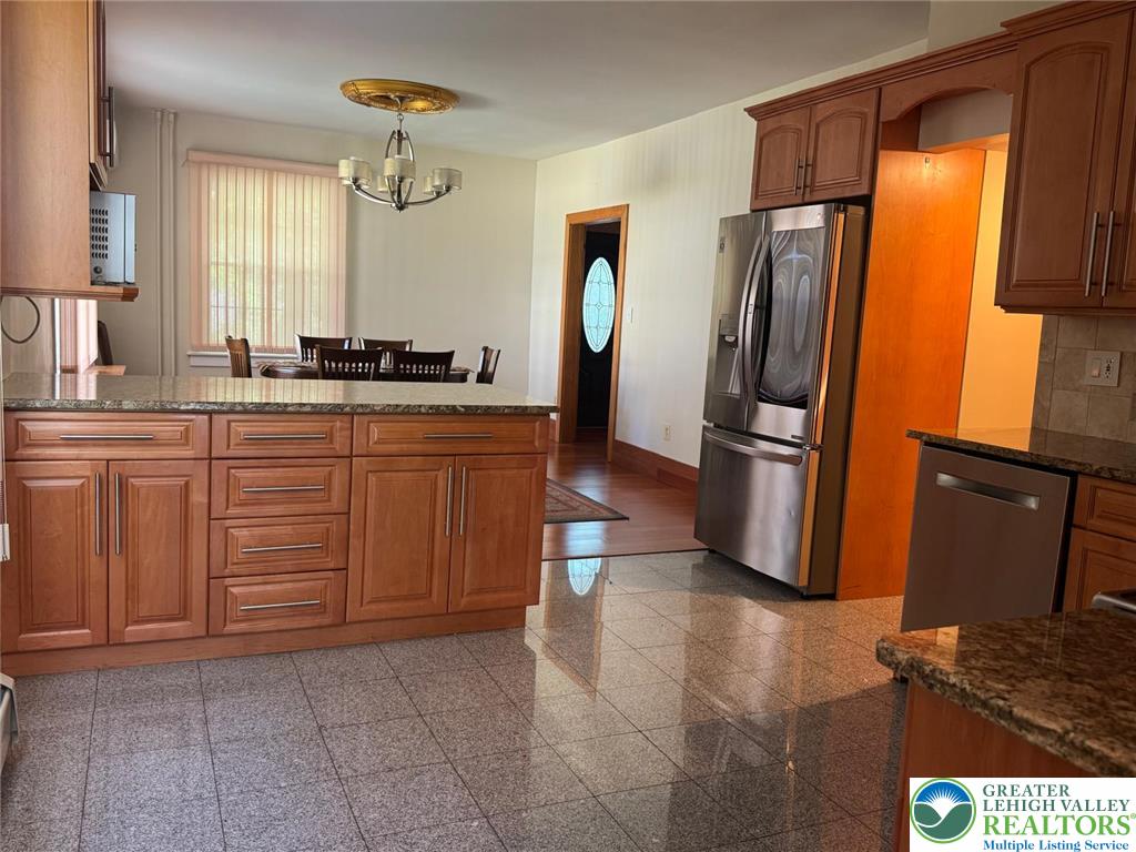 26 Center Ave Property Photo 10