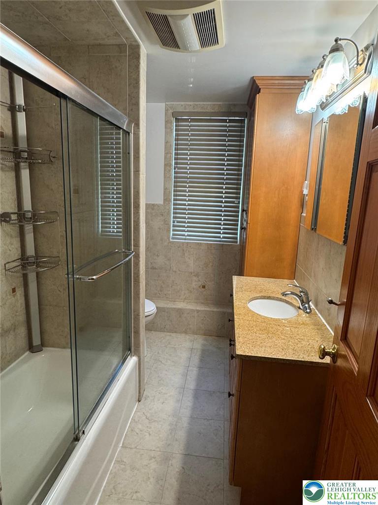 26 Center Ave Property Photo 21