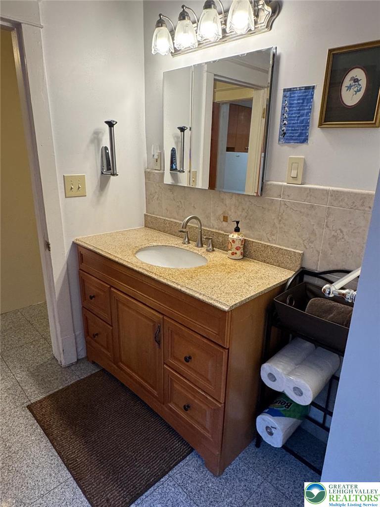 26 Center Ave Property Photo 25