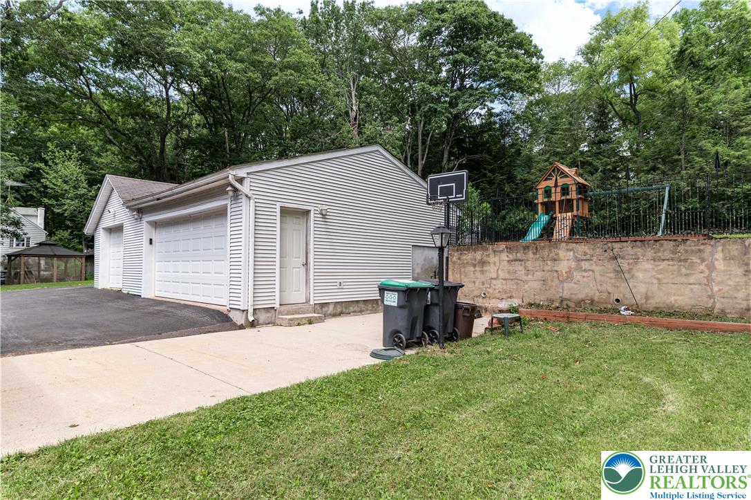 26 Center Ave Property Photo 31
