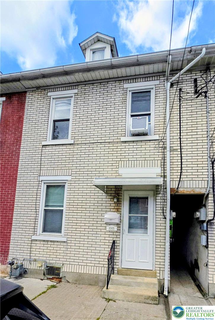 1005 Seneca Street Property Photo 1