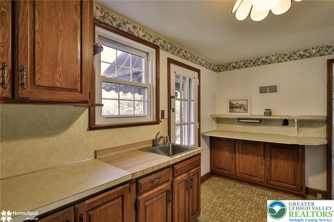 1439 Westgate Drive Property Photo 13