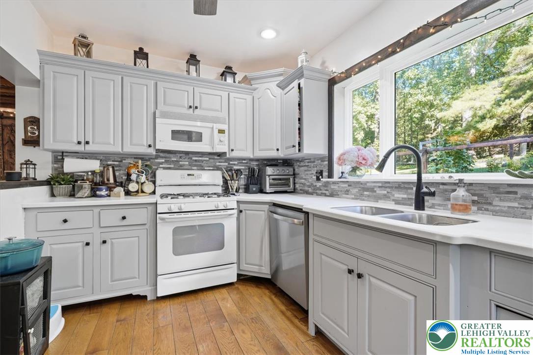1408 Fox Gap Road Property Photo 12