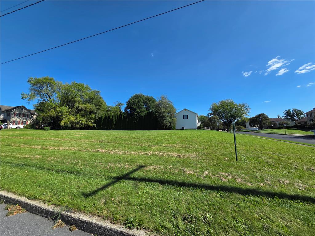 2810 Kings View Avenue Property Photo 2