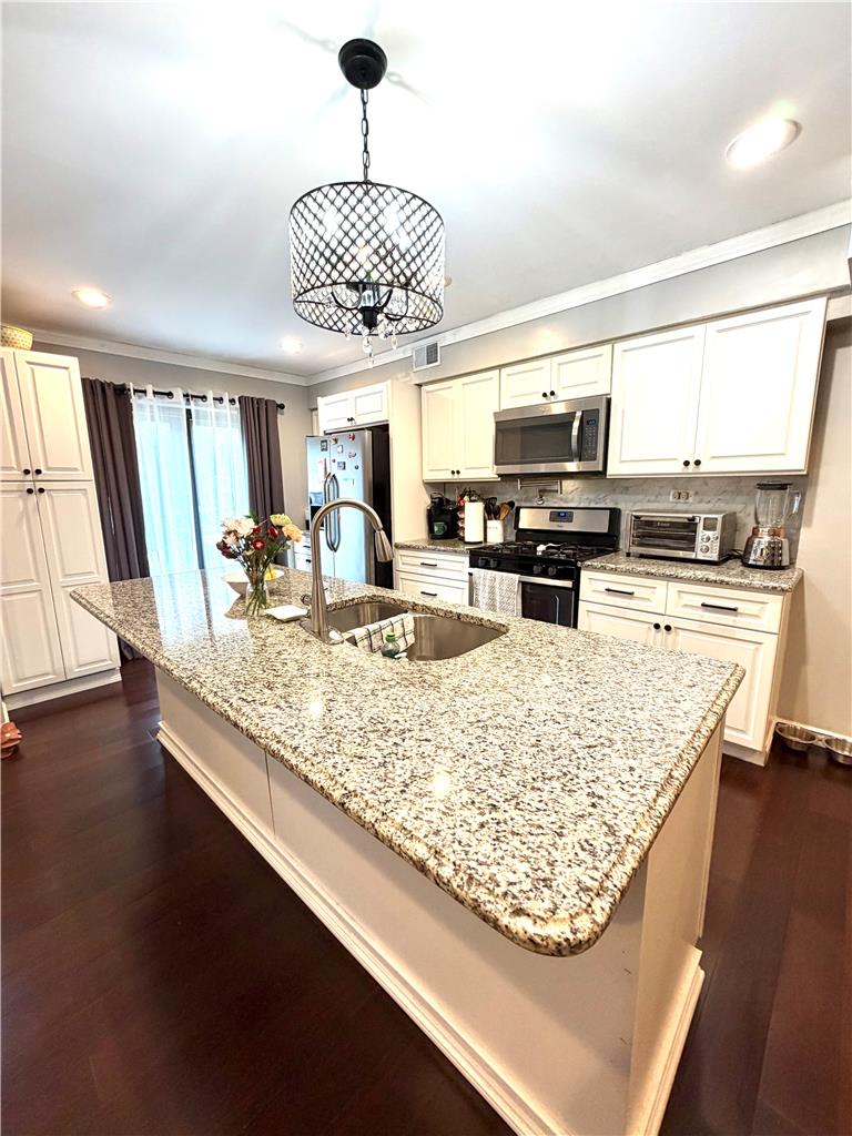1546 Creekside Road Property Photo 4