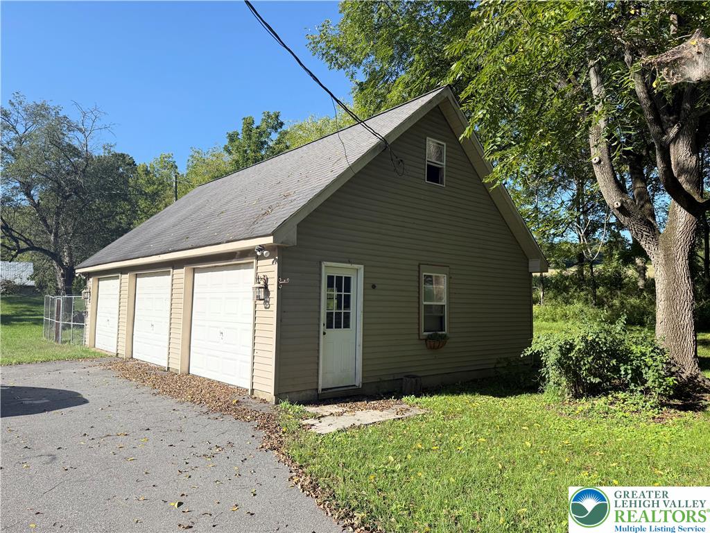 740 Engler Road Property Photo 11