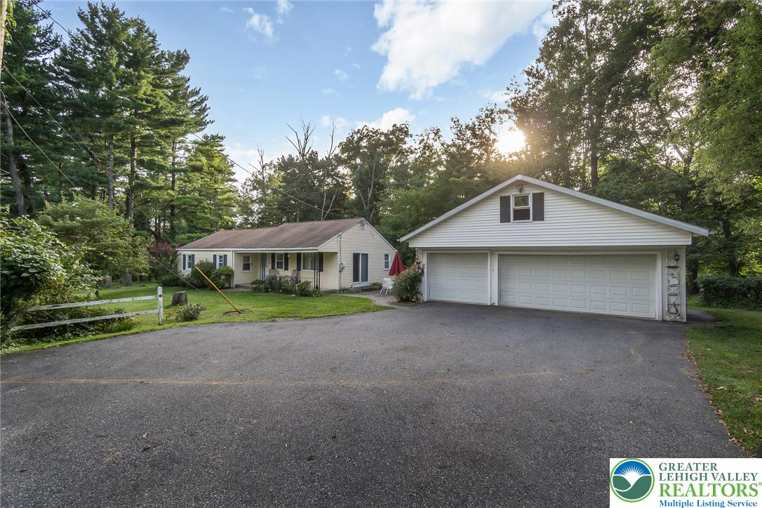 2043 Arndt Road Property Photo 3